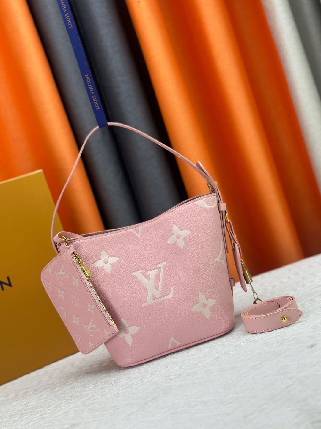 LV bag 576